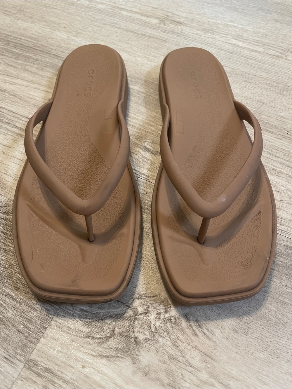 CROCS Women’s Brown Square-Toe Flip Sandals size 8